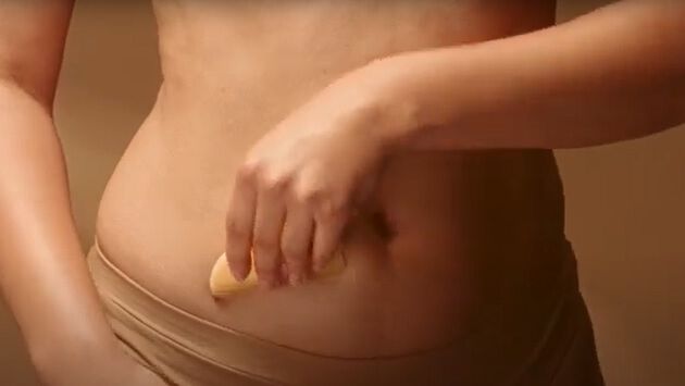 Bauchmassage mit Gua Sha
