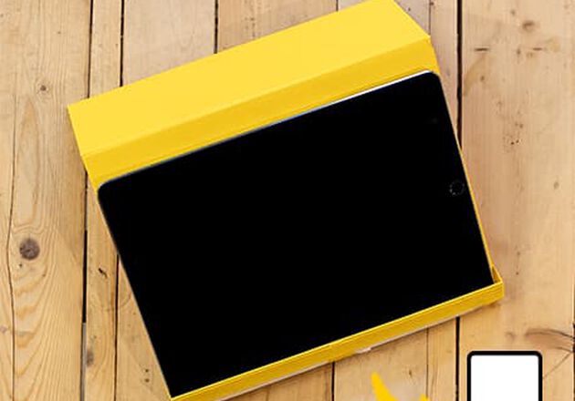VERWANDELN SIE IHRE GESCHENKBOX IN EINE TABLET-HALTERUNG